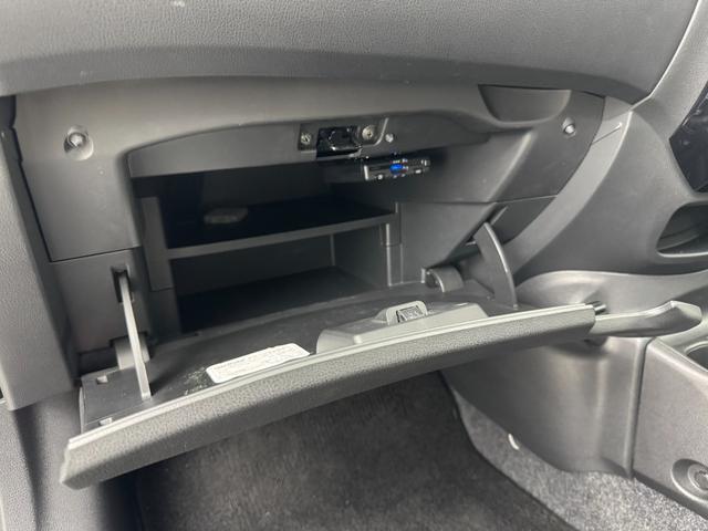 ノート ｅ－パワー　Ｘ　純正エアロ　純正ナビ（フルセグＴＶ、ＢＴ）　デジタルルームミラー　ＥＴＣ　ドライブレコーダー　全方位カメラ　衝突被害軽減システム　レーンキープ　横滑り防止装置　コーナーセンサー　純正１５インチＡＷ（33枚目）
