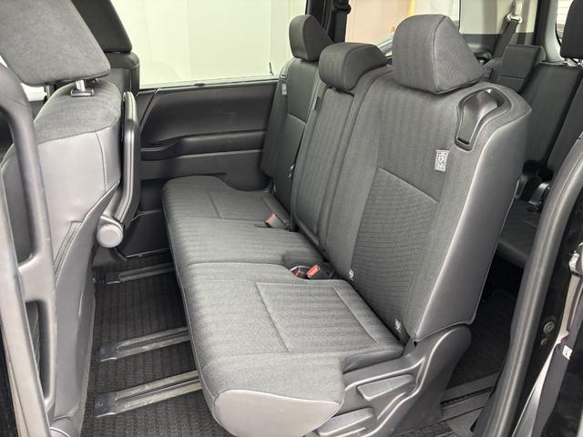 ノア ハイブリッドG 純正10.5型DAナビ 全方位カメラ ETC2.0 前後ドラレコ レーダークルコン トヨタセーフティセンス アクセル踏み間違い防止 パーキングアシスト 片側電動スライドドア 純正16インチAW LED(36枚目)