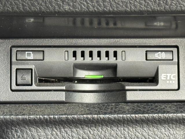 ヴォクシー ＺＳ　煌　純正ナビ／フルセグＴＶ／ＢＴ　両側パワースライドドア　ＥＴＣ　ドライブレコーダー　バックカメラ　クルーズコントロール　衝突軽減被害システム　レーンキープ　横滑り防止装置　オートマチックハイビーム（8枚目）