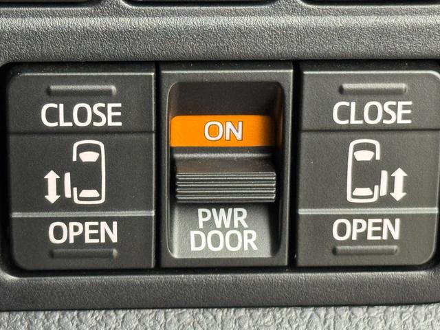 ヴォクシー ＺＳ　煌　純正ナビ／フルセグＴＶ／ＢＴ　両側パワースライドドア　ＥＴＣ　ドライブレコーダー　バックカメラ　クルーズコントロール　衝突軽減被害システム　レーンキープ　横滑り防止装置　オートマチックハイビーム（10枚目）