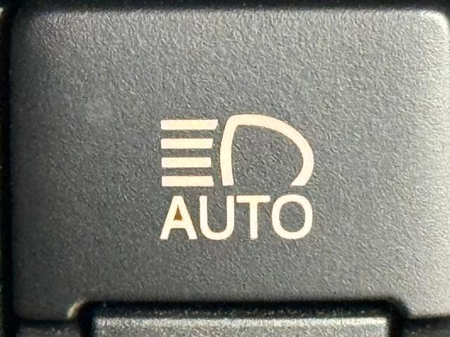 ヴォクシー ＺＳ　煌　純正ナビ／フルセグＴＶ／ＢＴ　両側パワースライドドア　ＥＴＣ　ドライブレコーダー　バックカメラ　クルーズコントロール　衝突軽減被害システム　レーンキープ　横滑り防止装置　オートマチックハイビーム（13枚目）