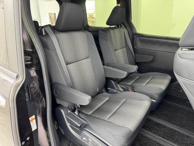 ヴォクシー ＺＳ　煌　純正ナビ／フルセグＴＶ／ＢＴ　両側パワースライドドア　ＥＴＣ　ドライブレコーダー　バックカメラ　クルーズコントロール　衝突軽減被害システム　レーンキープ　横滑り防止装置　オートマチックハイビーム（15枚目）