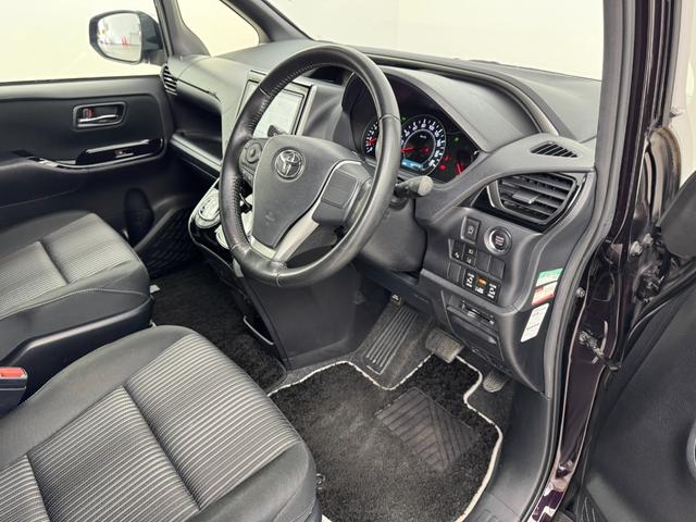 ヴォクシー ＺＳ　煌　純正ナビ／フルセグＴＶ／ＢＴ　両側パワースライドドア　ＥＴＣ　ドライブレコーダー　バックカメラ　クルーズコントロール　衝突軽減被害システム　レーンキープ　横滑り防止装置　オートマチックハイビーム（22枚目）