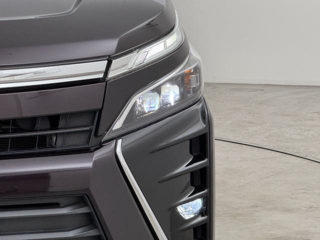 ヴォクシー ＺＳ　煌　純正ナビ／フルセグＴＶ／ＢＴ　両側パワースライドドア　ＥＴＣ　ドライブレコーダー　バックカメラ　クルーズコントロール　衝突軽減被害システム　レーンキープ　横滑り防止装置　オートマチックハイビーム（40枚目）