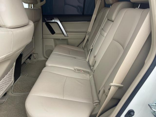 ランドクルーザープラド ＴＸ　Ｌパッケージ　マットブラックエディション　ワンオーナー　７人乗り　サンルーフ　ルーフレール　社外８型ＤＡ　バックカメラ　ＥＴＣ　前方ドラレコ　レーダークルコン　トヨタセーフティセンス　寒冷地仕様　ベンチレーション／シートヒーター　ベージュ本革（37枚目）