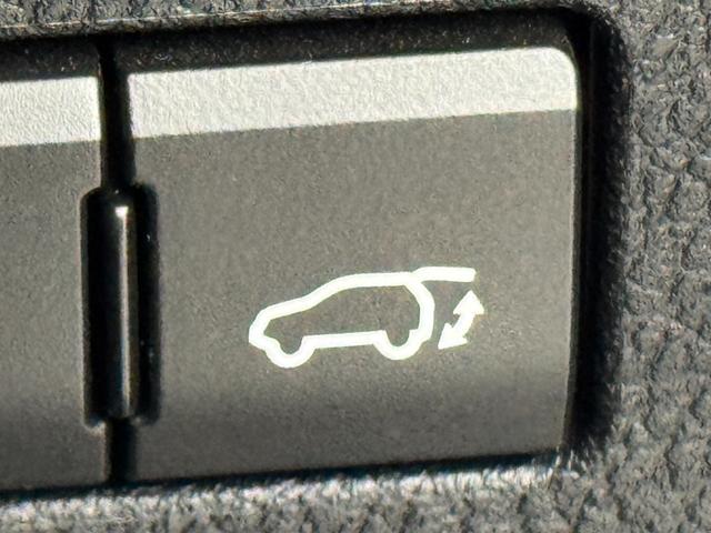 ＮＸ ＮＸ３００　Ｆスポーツ　パノラマムーンルーフ　メーカーナビ　バックカメラ　ＥＴＣ　レーダークルコン　トヨタセーフティセンス　パドルシフト　シートベンチレーション／ヒーター　ステアリングヒーター　パワーバックドア　３眼ＬＥＤ（12枚目）