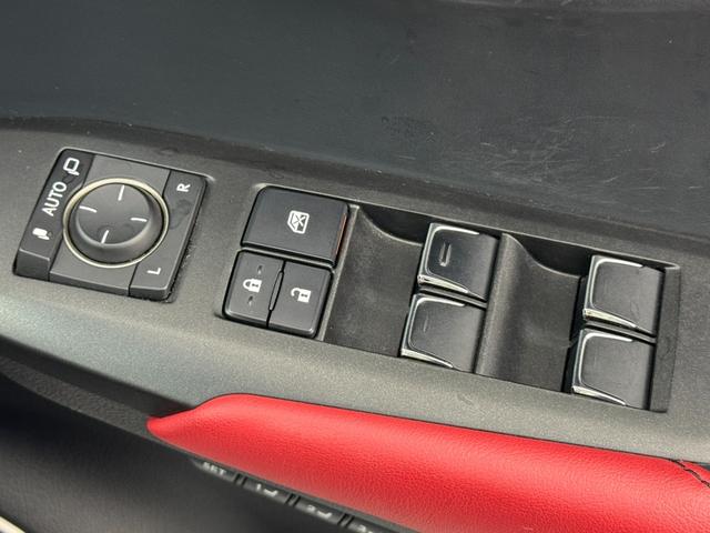 ＮＸ ＮＸ３００　Ｆスポーツ　パノラマムーンルーフ　メーカーナビ　バックカメラ　ＥＴＣ　レーダークルコン　トヨタセーフティセンス　パドルシフト　シートベンチレーション／ヒーター　ステアリングヒーター　パワーバックドア　３眼ＬＥＤ（35枚目）