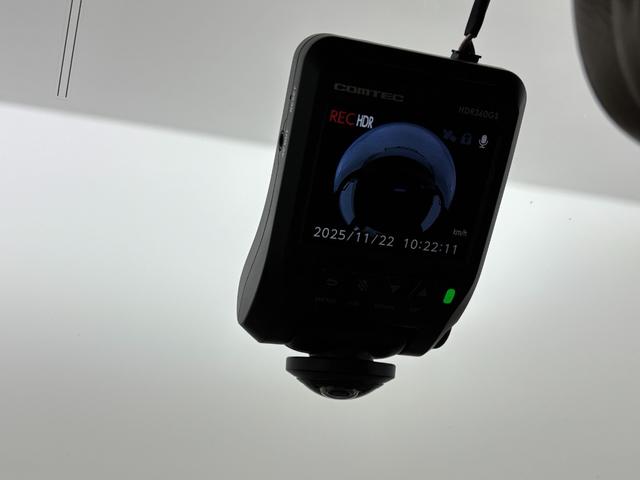 ハイラックスサーフ ＳＳＲ－Ｇ　社外ナビ　ＭＯＭＯステアリング　４ＷＤ　ＥＴＣ　ドラレコ　レーダー探知機　ＡＣ１００Ｖ　ＴＶキャンセラー　ルーフレール　背面タイヤ　牽引フック　ＩＰＦヘッドライト　フォグランプ　純正アルミホイール（7枚目）