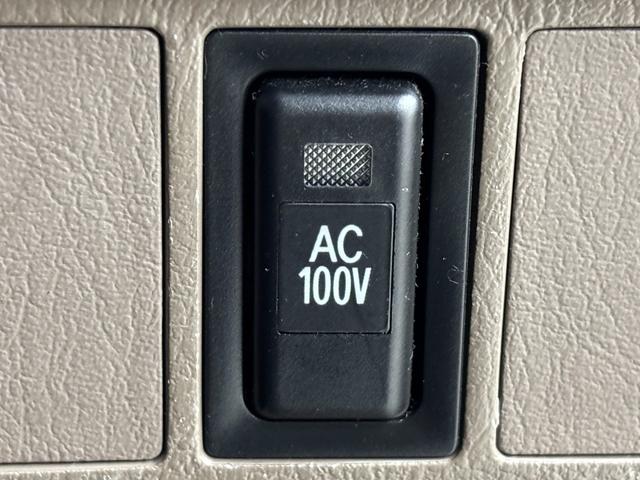 ハイラックスサーフ ＳＳＲ－Ｇ　社外ナビ　ＭＯＭＯステアリング　４ＷＤ　ＥＴＣ　ドラレコ　レーダー探知機　ＡＣ１００Ｖ　ＴＶキャンセラー　ルーフレール　背面タイヤ　牽引フック　ＩＰＦヘッドライト　フォグランプ　純正アルミホイール（10枚目）