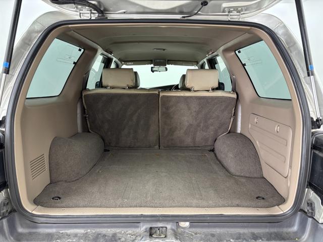 ハイラックスサーフ ＳＳＲ－Ｇ　社外ナビ　ＭＯＭＯステアリング　４ＷＤ　ＥＴＣ　ドラレコ　レーダー探知機　ＡＣ１００Ｖ　ＴＶキャンセラー　ルーフレール　背面タイヤ　牽引フック　ＩＰＦヘッドライト　フォグランプ　純正アルミホイール（16枚目）