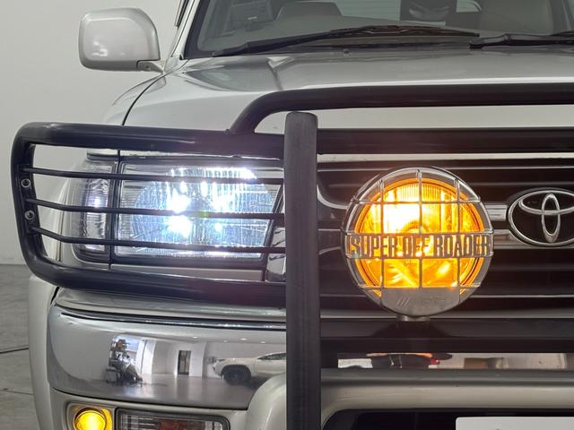 ハイラックスサーフ ＳＳＲ－Ｇ　社外ナビ　ＭＯＭＯステアリング　４ＷＤ　ＥＴＣ　ドラレコ　レーダー探知機　ＡＣ１００Ｖ　ＴＶキャンセラー　ルーフレール　背面タイヤ　牽引フック　ＩＰＦヘッドライト　フォグランプ　純正アルミホイール（17枚目）