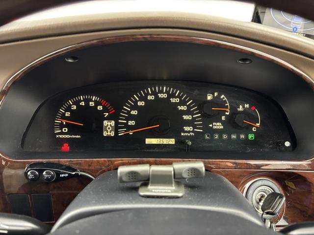 ハイラックスサーフ ＳＳＲ－Ｇ　社外ナビ　ＭＯＭＯステアリング　４ＷＤ　ＥＴＣ　ドラレコ　レーダー探知機　ＡＣ１００Ｖ　ＴＶキャンセラー　ルーフレール　背面タイヤ　牽引フック　ＩＰＦヘッドライト　フォグランプ　純正アルミホイール（21枚目）