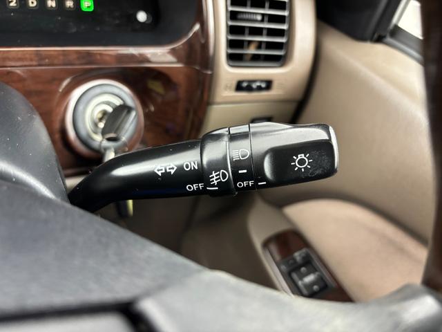 ハイラックスサーフ ＳＳＲ－Ｇ　社外ナビ　ＭＯＭＯステアリング　４ＷＤ　ＥＴＣ　ドラレコ　レーダー探知機　ＡＣ１００Ｖ　ＴＶキャンセラー　ルーフレール　背面タイヤ　牽引フック　ＩＰＦヘッドライト　フォグランプ　純正アルミホイール（25枚目）