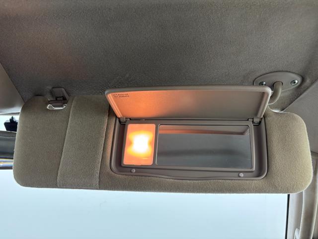 ハイラックスサーフ ＳＳＲ－Ｇ　社外ナビ　ＭＯＭＯステアリング　４ＷＤ　ＥＴＣ　ドラレコ　レーダー探知機　ＡＣ１００Ｖ　ＴＶキャンセラー　ルーフレール　背面タイヤ　牽引フック　ＩＰＦヘッドライト　フォグランプ　純正アルミホイール（33枚目）