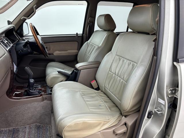 ハイラックスサーフ ＳＳＲ－Ｇ　社外ナビ　ＭＯＭＯステアリング　４ＷＤ　ＥＴＣ　ドラレコ　レーダー探知機　ＡＣ１００Ｖ　ＴＶキャンセラー　ルーフレール　背面タイヤ　牽引フック　ＩＰＦヘッドライト　フォグランプ　純正アルミホイール（34枚目）