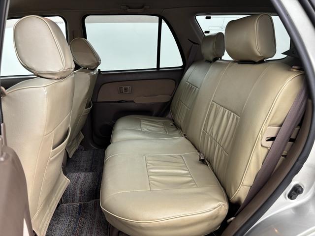 ハイラックスサーフ ＳＳＲ－Ｇ　社外ナビ　ＭＯＭＯステアリング　４ＷＤ　ＥＴＣ　ドラレコ　レーダー探知機　ＡＣ１００Ｖ　ＴＶキャンセラー　ルーフレール　背面タイヤ　牽引フック　ＩＰＦヘッドライト　フォグランプ　純正アルミホイール（35枚目）