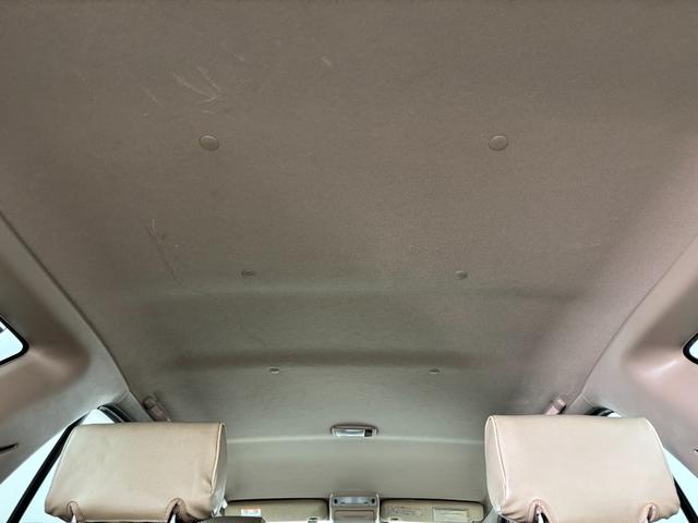 ハイラックスサーフ ＳＳＲ－Ｇ　社外ナビ　ＭＯＭＯステアリング　４ＷＤ　ＥＴＣ　ドラレコ　レーダー探知機　ＡＣ１００Ｖ　ＴＶキャンセラー　ルーフレール　背面タイヤ　牽引フック　ＩＰＦヘッドライト　フォグランプ　純正アルミホイール（36枚目）