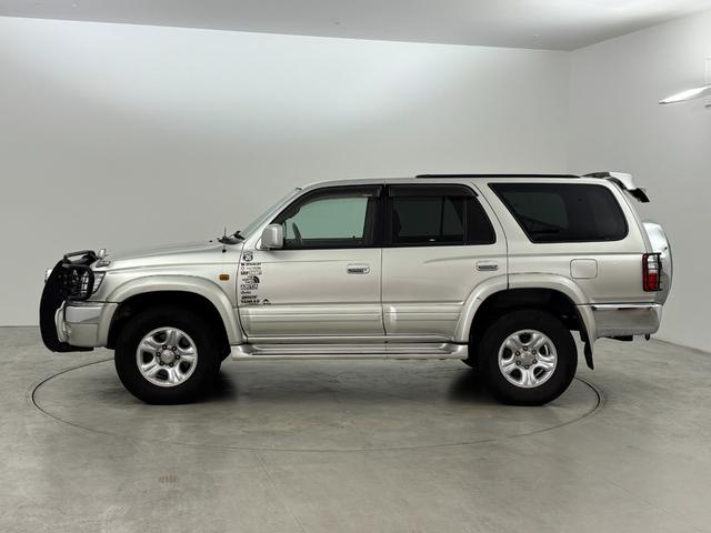 ハイラックスサーフ ＳＳＲ－Ｇ　社外ナビ　ＭＯＭＯステアリング　４ＷＤ　ＥＴＣ　ドラレコ　レーダー探知機　ＡＣ１００Ｖ　ＴＶキャンセラー　ルーフレール　背面タイヤ　牽引フック　ＩＰＦヘッドライト　フォグランプ　純正アルミホイール（37枚目）