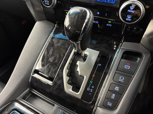 アルファードハイブリッド ＳＲ　Ｃパッケージ　純正ナビ　デジタルルームミラー　両側パワースライドドア　ＥＴＣ　ドライブレコーダー　バックカメラ　レーダークルーズコントロール　ＢＭＳ　衝突軽減　レーンキープ　コーナーセンサー　シートヒーター　ＬＥＤ（29枚目）