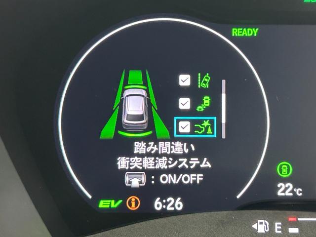 ヴェゼル ｅ：ＨＥＶ　Ｚ　登録済未使用車　純正ナビ　バックカメラ　ワイヤレス充電　レーダークルコン　コーナーセンサー　衝突被害軽減　レーンキープ　アクセル踏み間違い防止　ＢＳＭ　パワーバックドア　ステアリングヒーター　ＬＥＤ（8枚目）