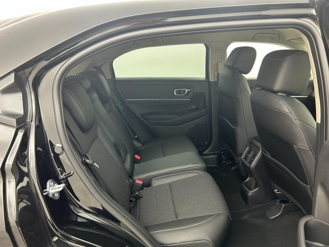 ヴェゼル ｅ：ＨＥＶ　Ｚ　登録済未使用車　純正ナビ　バックカメラ　ワイヤレス充電　レーダークルコン　コーナーセンサー　衝突被害軽減　レーンキープ　アクセル踏み間違い防止　ＢＳＭ　パワーバックドア　ステアリングヒーター　ＬＥＤ（15枚目）