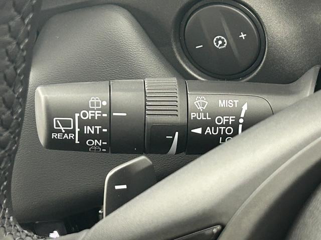 ヴェゼル ｅ：ＨＥＶ　Ｚ　登録済未使用車　純正ナビ　バックカメラ　ワイヤレス充電　レーダークルコン　コーナーセンサー　衝突被害軽減　レーンキープ　アクセル踏み間違い防止　ＢＳＭ　パワーバックドア　ステアリングヒーター　ＬＥＤ（26枚目）