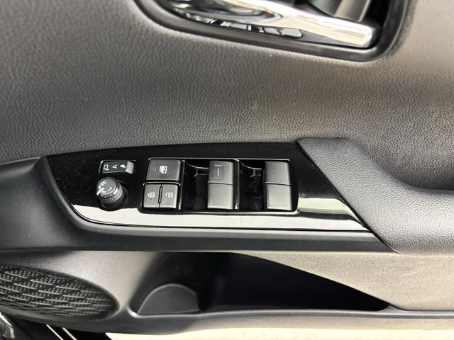 プリウス Ｓツーリングセレクション・ブラックエディション　純正ディスプレイオーディオ／フルセグＴＶ　全方位カメラ　レーダークルーズコントロール　コーナーセンサー　衝突被害軽減ブレーキ　レーンキープ　シートヒーター　ビルトインＥＴＣ２．０　前後ドラレコ　ＬＥＤ（35枚目）