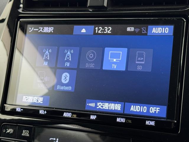 プリウス Ｓセーフティプラス　純正９型ナビ　バックカメラ　ＥＴＣ　ドラレコ　衝突軽減　レーダークルコン　レーンキープ　コーナーセンサー　パーキングアシスト　アクセル踏み間違い　オートハイビーム　横滑り防止　社外１８インチＡＷ（4枚目）