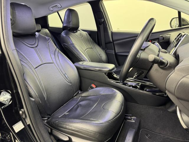 プリウス Ｓセーフティプラス　純正９型ナビ　バックカメラ　ＥＴＣ　ドラレコ　衝突軽減　レーダークルコン　レーンキープ　コーナーセンサー　パーキングアシスト　アクセル踏み間違い　オートハイビーム　横滑り防止　社外１８インチＡＷ（14枚目）