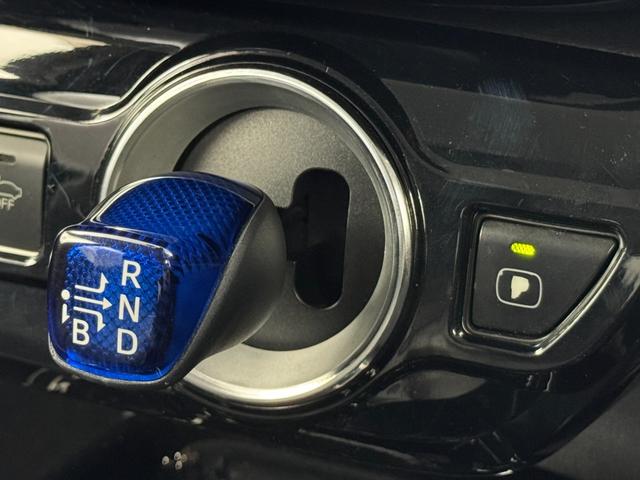 プリウス Ｓセーフティプラス　純正９型ナビ　バックカメラ　ＥＴＣ　ドラレコ　衝突軽減　レーダークルコン　レーンキープ　コーナーセンサー　パーキングアシスト　アクセル踏み間違い　オートハイビーム　横滑り防止　社外１８インチＡＷ（31枚目）