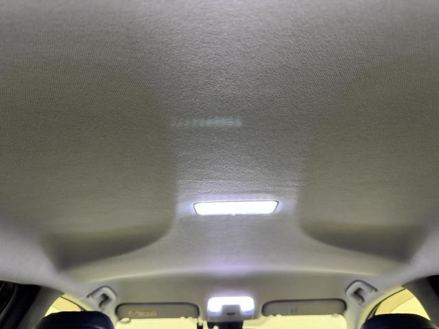 プリウス Ｓセーフティプラス　純正９型ナビ　バックカメラ　ＥＴＣ　ドラレコ　衝突軽減　レーダークルコン　レーンキープ　コーナーセンサー　パーキングアシスト　アクセル踏み間違い　オートハイビーム　横滑り防止　社外１８インチＡＷ（35枚目）