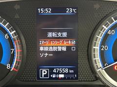 【エマージェンシーブレーキ】前方の車両や歩行者を検知し、衝突による事故回避をサポートします！機能には限界があるためご注意ください。 6