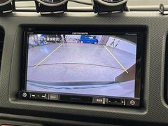 【バックモニター】後ろのカメラの映像がモニターに映し出されるので、後方の見えない死角や、障害物との距離感などもしっかり安全確認することができます！ 5