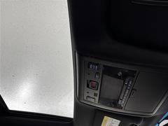 【サンルーフ】開放的な空間でドライブを楽しみませんか？車内には爽やかな風や太陽の穏やかな光が差し込みます☆ 3