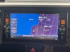 【純正ナビ】専用設計で車内の雰囲気にマッチしたナビが装備されています！利用時のマップ表示は見やすく、いつものドライブがグッと楽しくなります！ 3