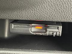 ◆【ＥＴＣ】有料道路を利用する際に料金所で停止することなく通過できる、ＥＴＣ車載器（ノンストップ自動料金収受システム機器）が装備されています。セットアップを行うことで利用可能になります。 6