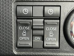 【両側パワースライドドア（ウェルカムオープン機能）】降車時にスイッチで予約しておけば、乗車時にアクセスキーを持ってクルマに近づくだけで、パワースライドドアが自動で解錠しオープンします！ 6