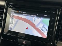 【純正ナビ】専用設計で車内の雰囲気にマッチしたナビが装備されています！利用時のマップ表示は見やすく、いつものドライブがグッと楽しくなります！ 3