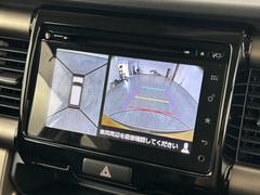 【全方位モニター】クルマを真上から見下ろした視点で駐車をサポートします！死角からの障害物にいち早く気が付くことができます。 5