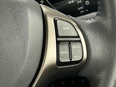 【クルーズコントロール】高速道路や自動車専用道路を走行中にドライバーが設定した速度で、アクセルペダルを踏まなくても、一定の車速で走行してくれます！ 6
