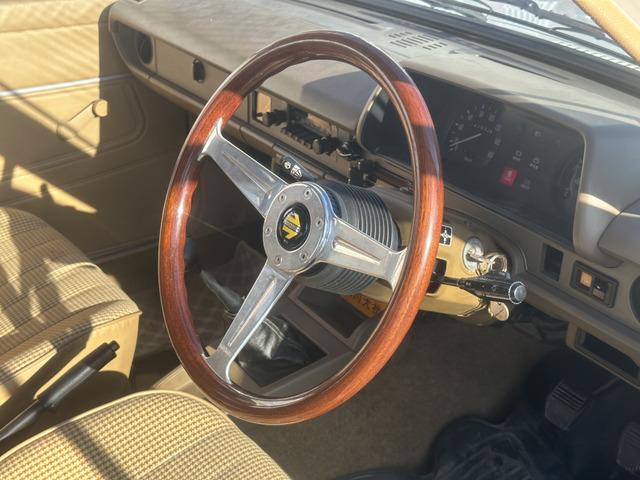 スターレットバン XL KP61/4K&ワンキャブ/4速マニュアル/Momoウッドハンドル/ルーフキャリア/エアコン/整備手帳/5ドア(13枚目)