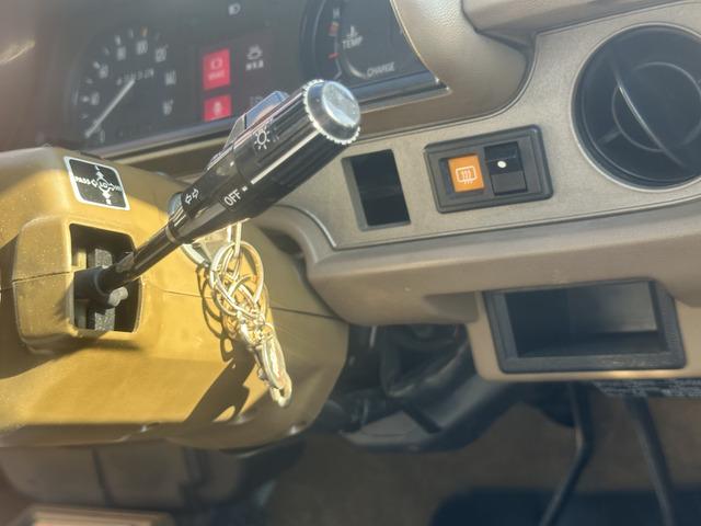 スターレットバン XL KP61/4K&ワンキャブ/4速マニュアル/Momoウッドハンドル/ルーフキャリア/エアコン/整備手帳/5ドア(16枚目)