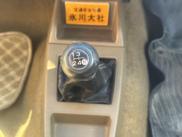 スターレットバン XL KP61/4K&ワンキャブ/4速マニュアル/Momoウッドハンドル/ルーフキャリア/エアコン/整備手帳/5ドア(23枚目)