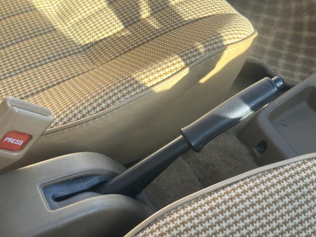 スターレットバン XL KP61/4K&ワンキャブ/4速マニュアル/Momoウッドハンドル/ルーフキャリア/エアコン/整備手帳/5ドア(34枚目)