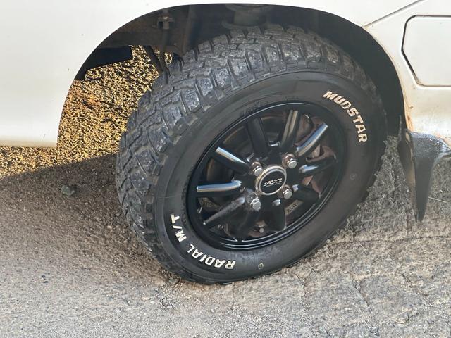 サンバートラック TB プロフェッショナル ■2ドア■マッドタイヤ■5速マニュアル■4WD(26枚目)