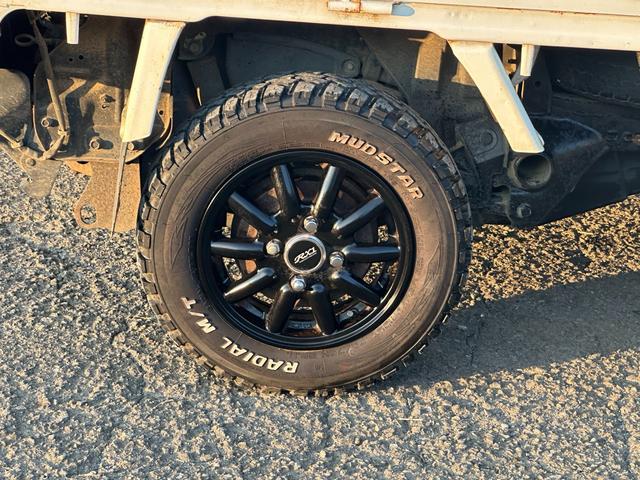 サンバートラック TB プロフェッショナル ■2ドア■マッドタイヤ■5速マニュアル■4WD(27枚目)