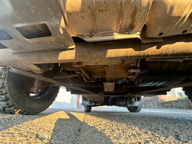 サンバートラック TB プロフェッショナル ■2ドア■マッドタイヤ■5速マニュアル■4WD(29枚目)