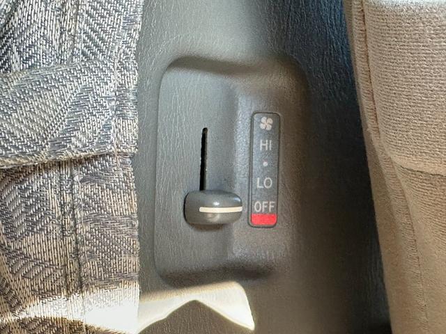 ハイエースバン ロングスーパーGL ■5ドア■4WD■ナビ■TV■バックカメラ■ETC■ベッドキット■AC100V■カーテン■リアエアコンヒーター■パワーウィンドウ■キーレス■エンジンスターター■スペアキー(19枚目)