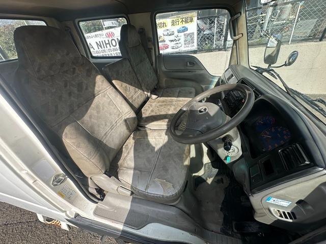 タイタンダッシュ 　■４ドア■５速マニュアル■ＡＣ■６人乗り■ＥＴＣ■パワーウィンドウ（14枚目）