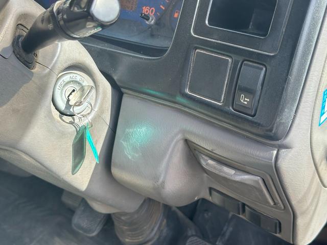 タイタンダッシュ 　■４ドア■５速マニュアル■ＡＣ■６人乗り■ＥＴＣ■パワーウィンドウ（20枚目）